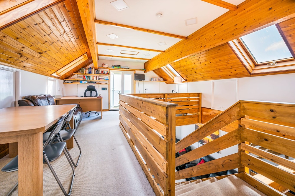 Family Beachfront Bliss Sleeps 10 — 4-Star Luxury Hotel in Pevensey, United Kingdom