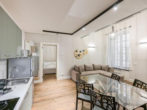 Flats4rent Palazzo Poste — 4-Star Luxury Hotel in Verona, Italy