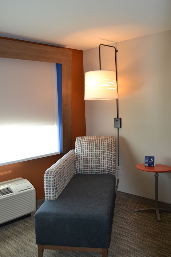 Holiday Inn Express & Suites Goodlettsville N Nashville an IHG Hotel - photo 3