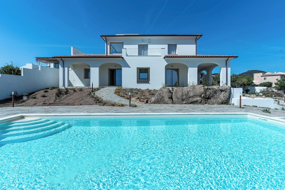 Villa Infinity with pool — 4-Star Luxury Hotel in Olbia, Italy