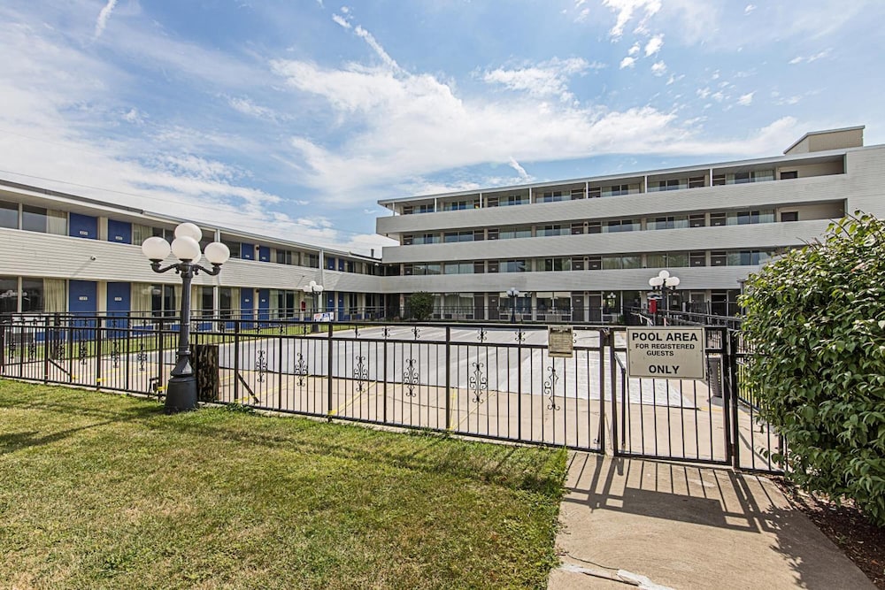 Motel 6 Pekin IL in Pekin, United States