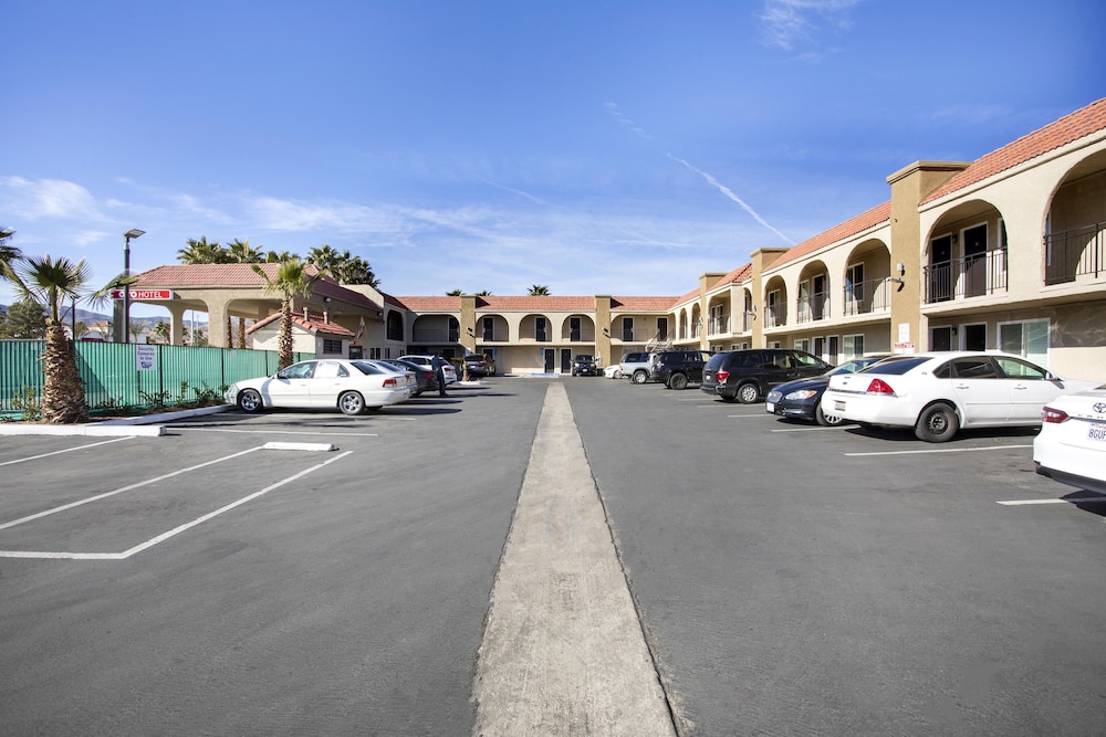 OYO Hotel Palmdale Antelope Valley - photo 32