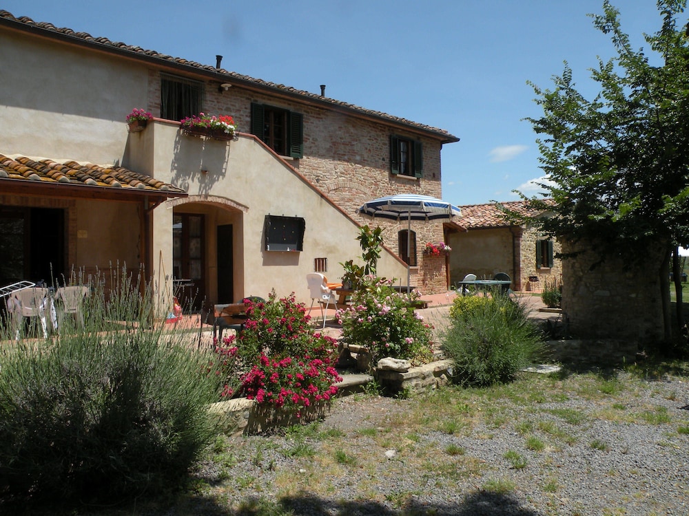 Agriturismo Pelagaccio — 4-Star Luxury Hotel in Peccioli, Italy