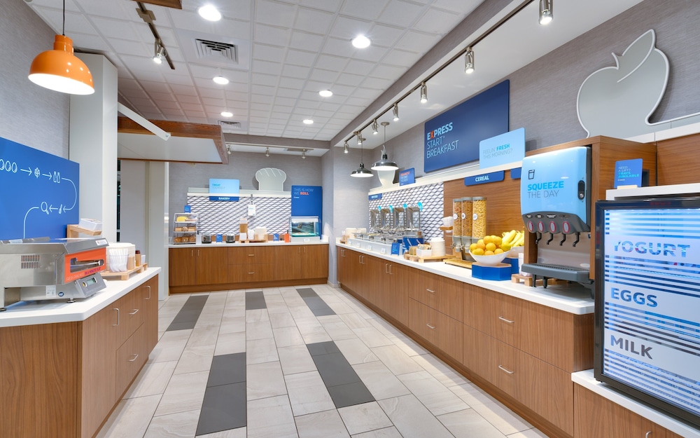 Holiday Inn Express & Suites Gainesville I 75 by IHG - photo 42