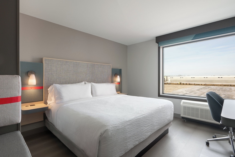 avid hotel Oak Creek by IHG - photo 12