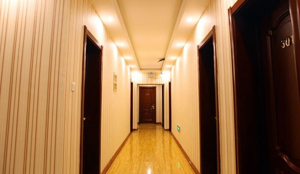Taihe Hotel — hotel in Yakeshi