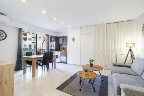 Le Victoria AclAcgant T2 au bord des plages piscine sauna in Menton, France