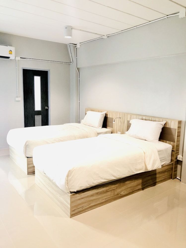S2 At Uthai Uthaithani — Uthai Thani