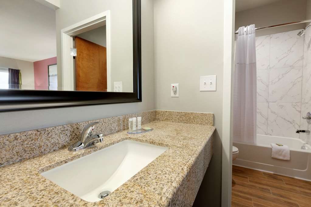 Super 8 by Wyndham Carrizo Springs - photo 13