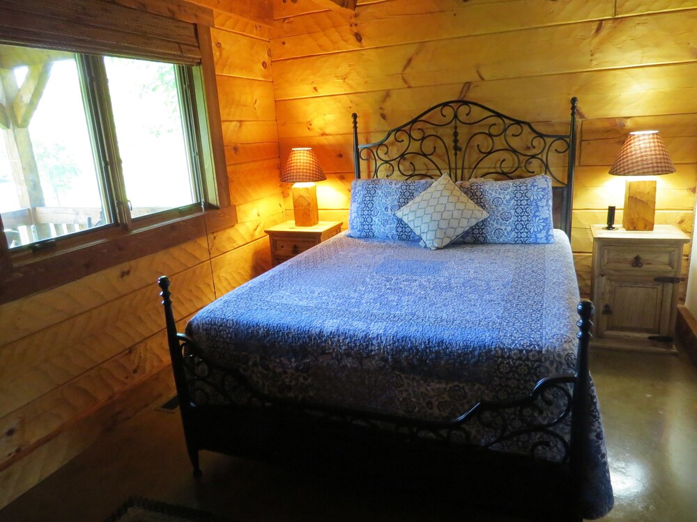 Southern Comfort Lakeside Cabin Resort - photo 7