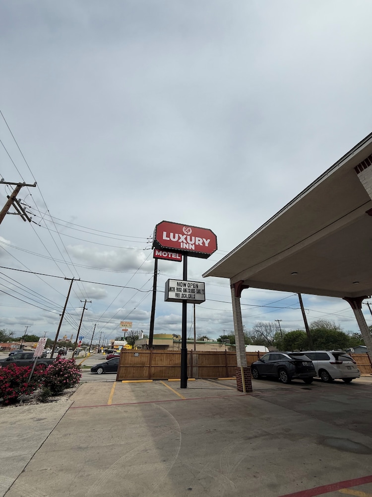 Luxury Inn in San Antonio, United States