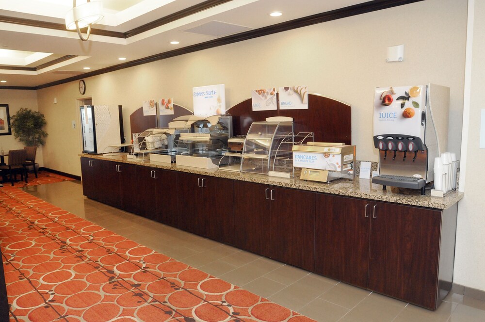 Holiday Inn Express & Suites Cambridge by IHG - photo 22