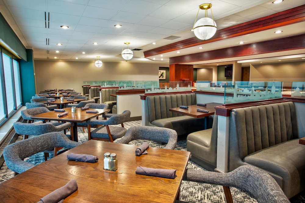 DoubleTree by Hilton Lansing - photo 30