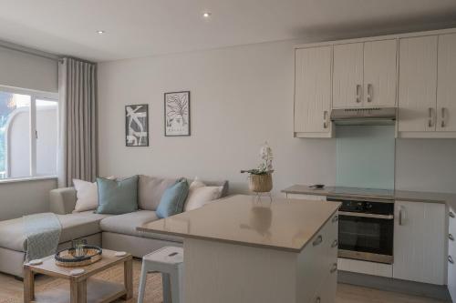 Coastal City Vibes Stylish 2 Bedroom