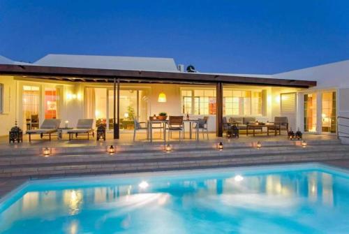 Villa Perla — 4-Star Luxury Hotel in Puerto Del Carmen, Spain