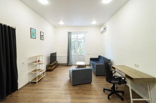 Cozy Central Apartment By Wehost
