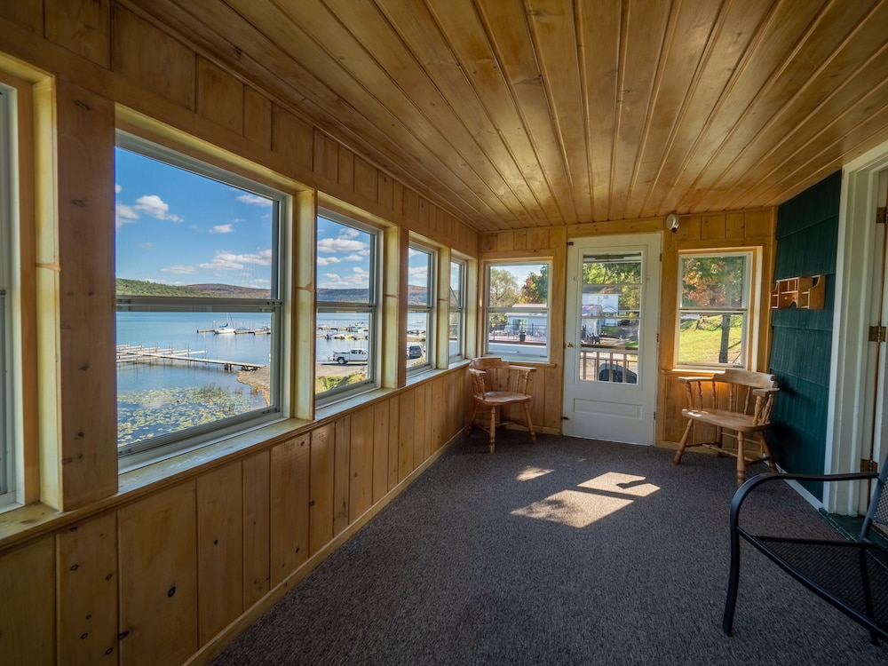 Lake 'N Pines Motel - photo 83