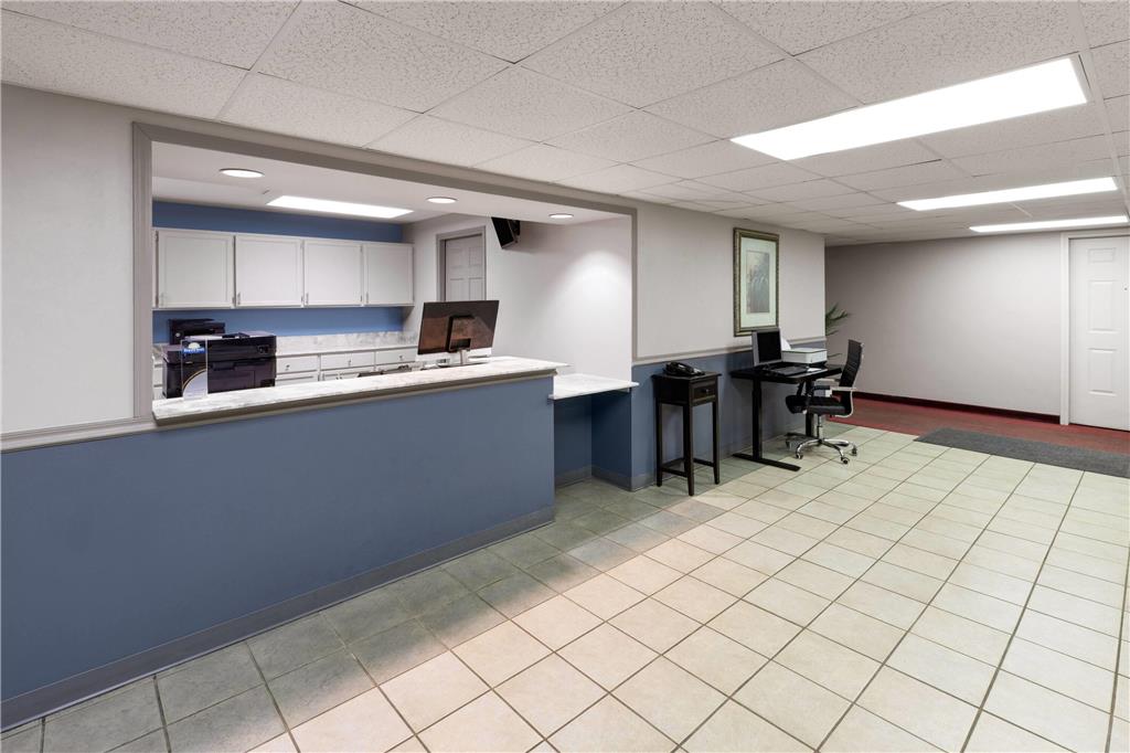 Days Inn by Wyndham Mountain Home - photo 5