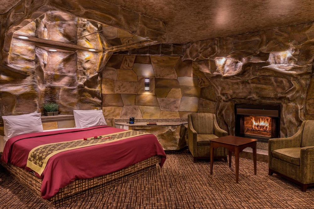 Inn of the Dove Romantic Suites with Jetted Tub & Fireplace - photo 33