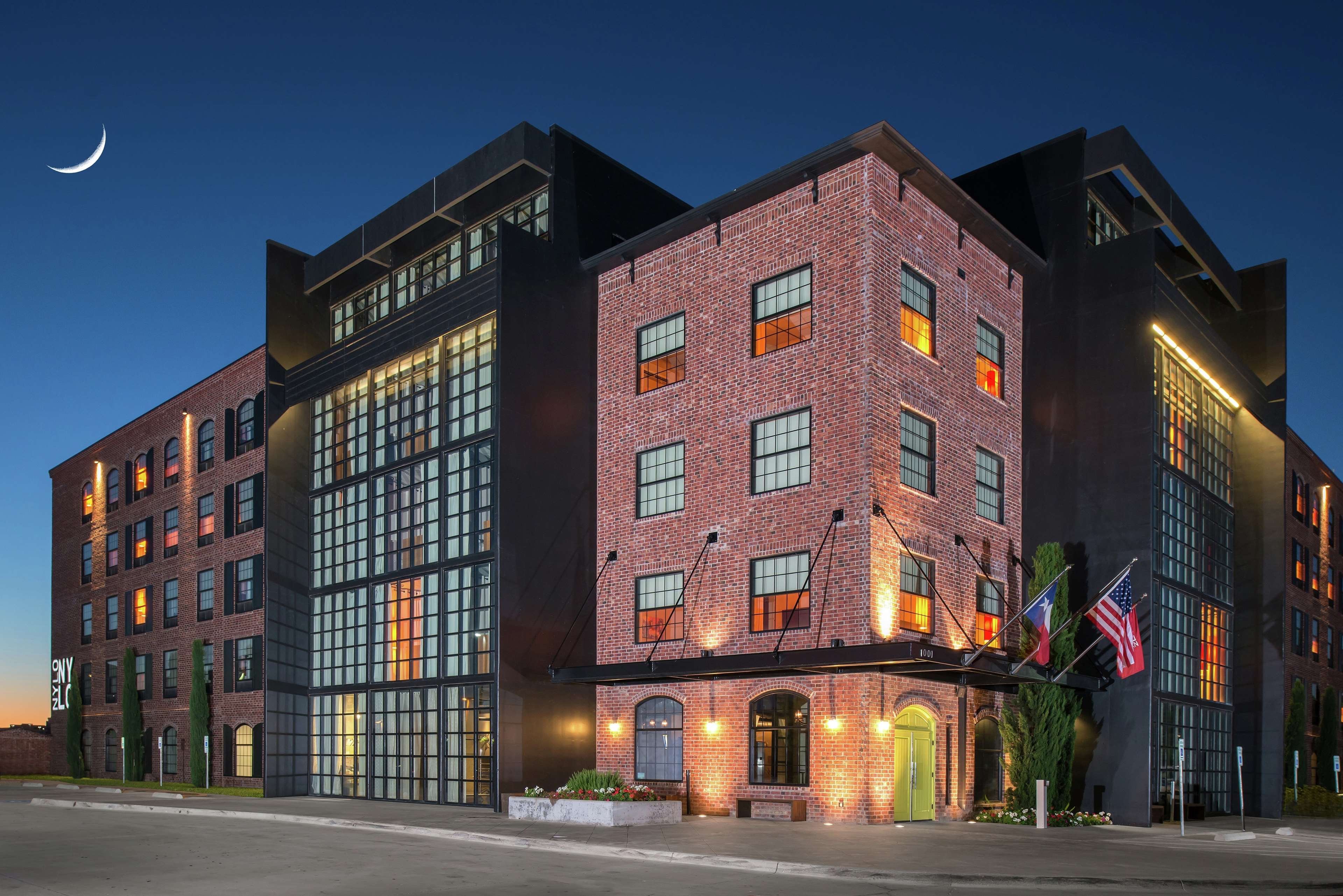 NYLO Las Colinas Hotel Tapestry Collection by Hilton - photo 4