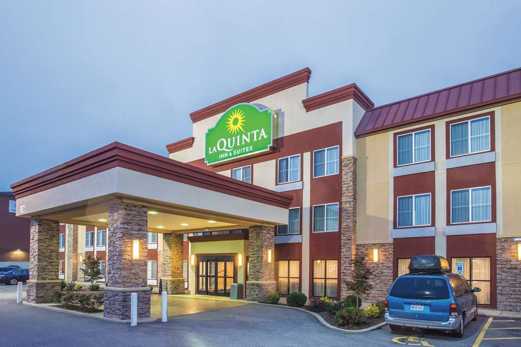 La Quinta Inn & Suites by Wyndham O'Fallon IL St. Louis - photo 2