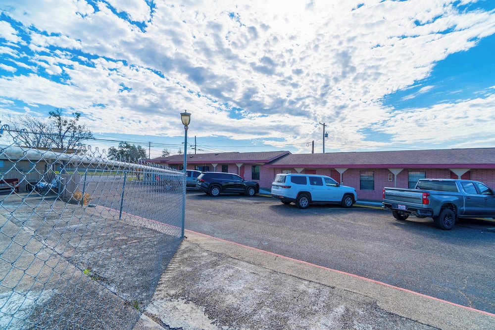 Oyo Hotel Beeville Us 181 - photo 89