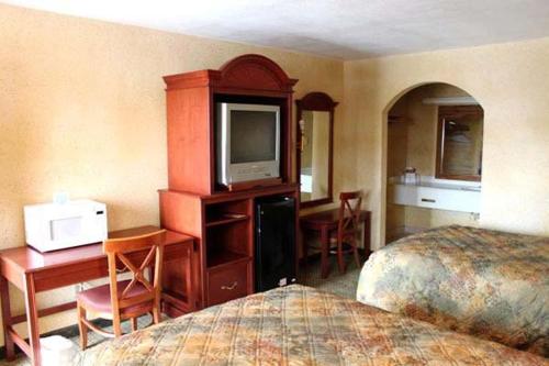 Summit Inn & Suites Hempstead - photo 2