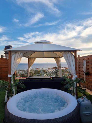 Pantheon apartment — 4-Star Luxury Hotel in Neos Marmaras, Greece