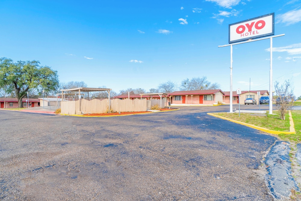 Oyo Hotel Beeville Us 181 - photo 2