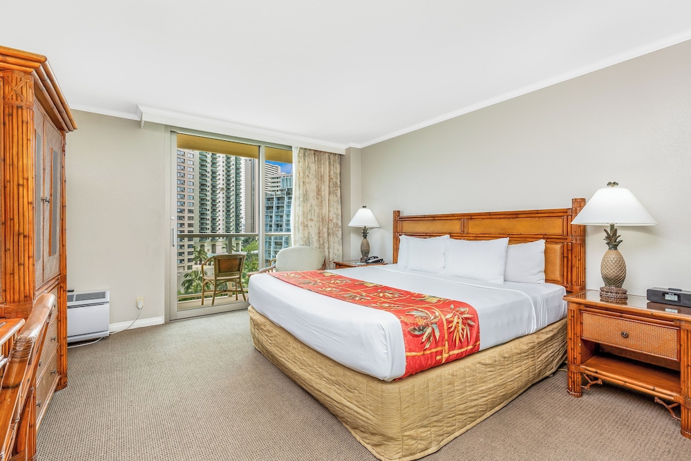 Luana Waikiki Hotel & Suites - photo 41