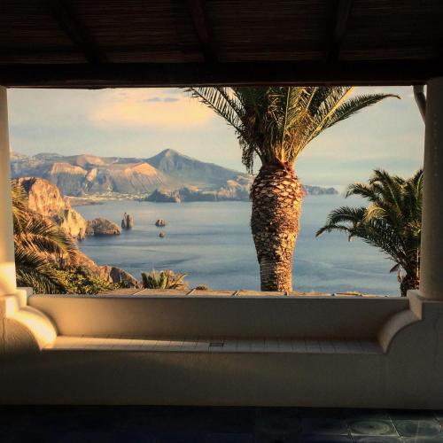 Case Quattrocchi Giardino e Terrazzi con vista Panoramica sul Mare Etna e Vulcano in Lipari, Italy