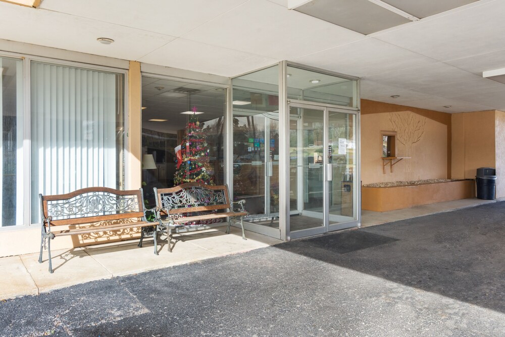 Travelers Place Inn & Suites - photo 50