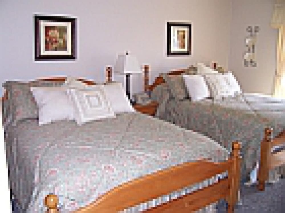 Camelot Restaurant & Inn - photo 2