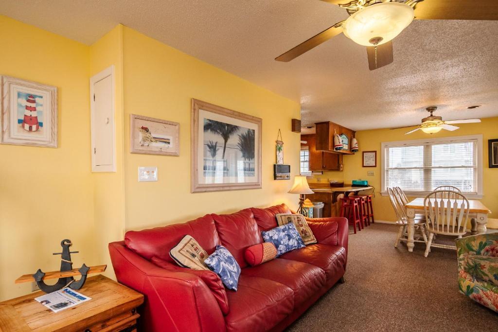 Beach Barn by Oak Island Accommodations - photo 6