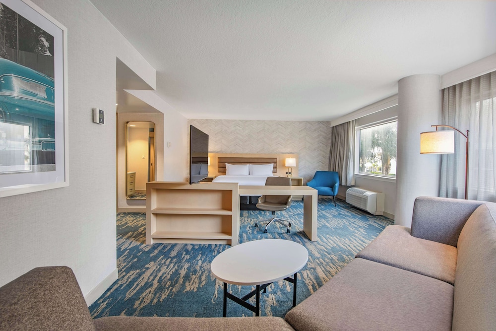 DoubleTree by Hilton LAX El Segundo - photo 20