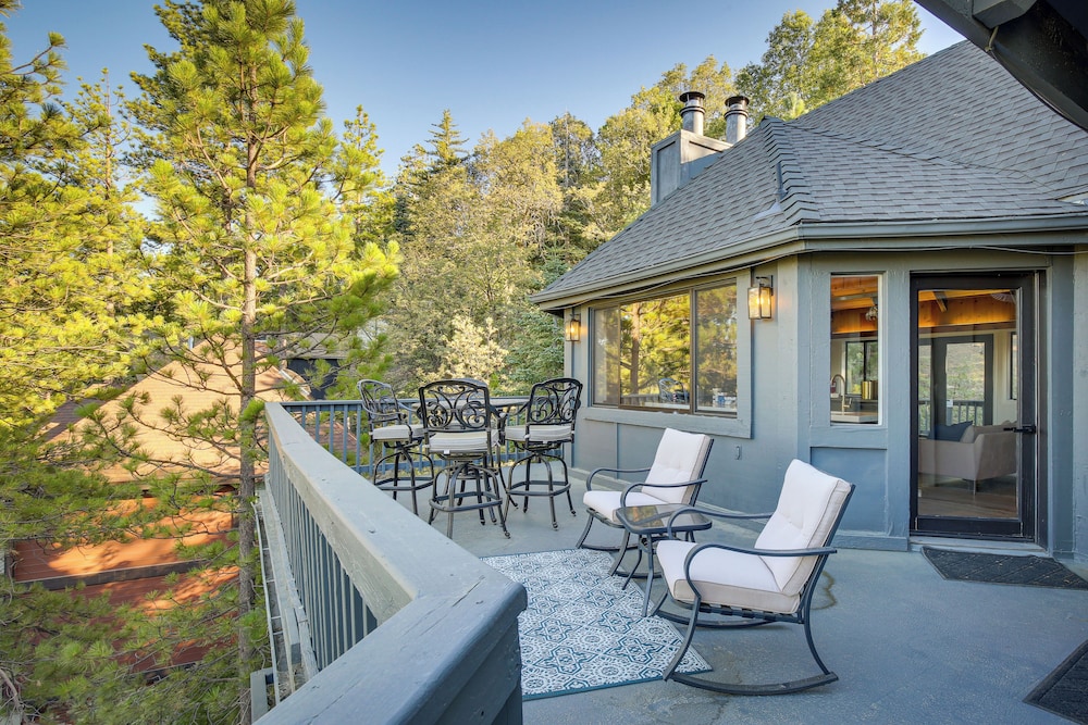 3 Decks Game Room and Views Lake Arrowhead Home — 4-Star Luxury Hotel in Lake Arrowhead, United States