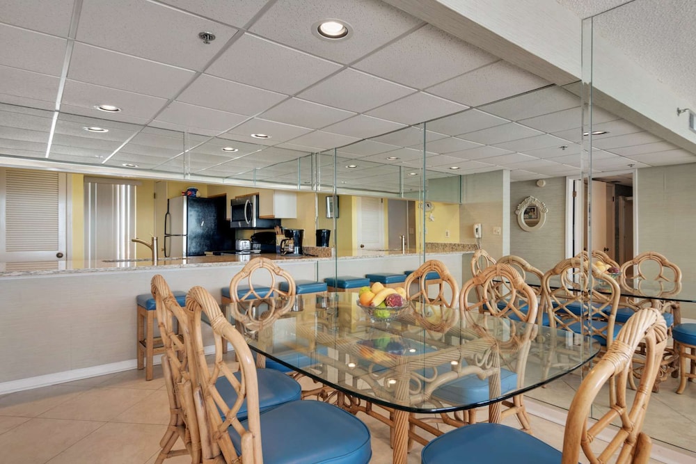 Edgewater Beach Resort Tower 3 811 - photo 9