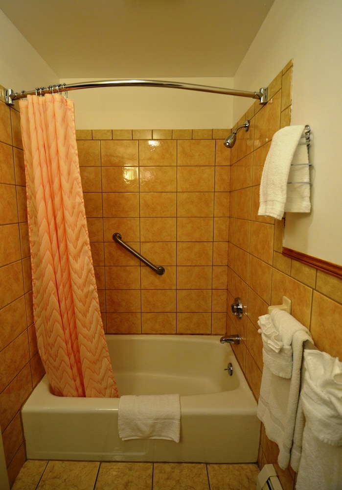 Williamstown Motel - photo 36