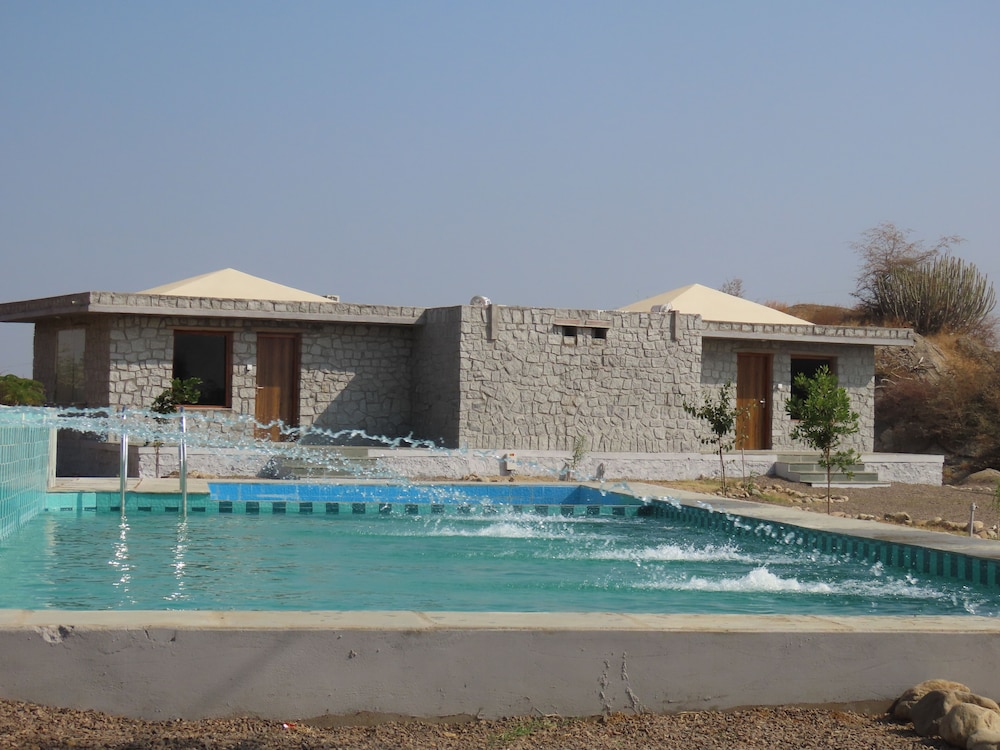 Clarks Safari Jawai — 5-Star Luxury Hotel in Bali, India