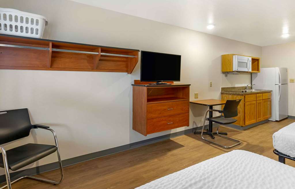 WoodSpring Suites Cleveland Airport - photo 12