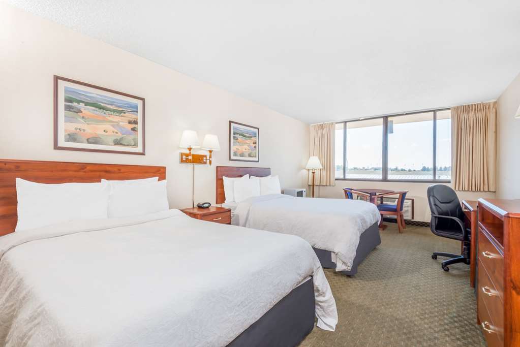 Howard Johnson by Wyndham Gillette - photo 11