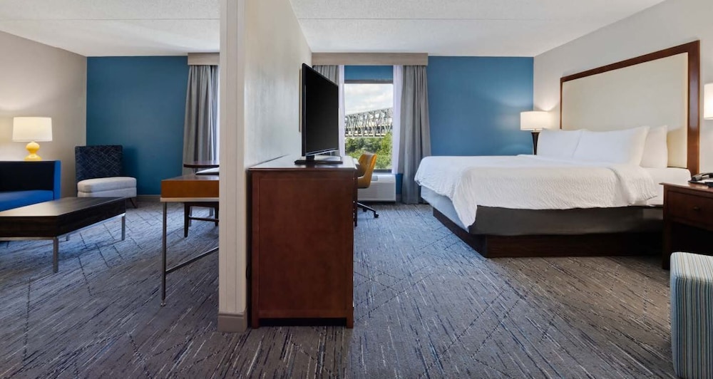 Holiday Inn Express & Suites Cincinnati Riverfront by IHG - photo 2