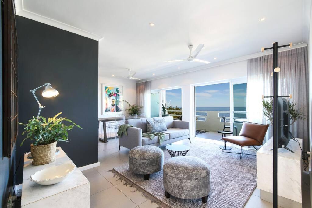 Number 5104 Contemporary Clifton Apartment