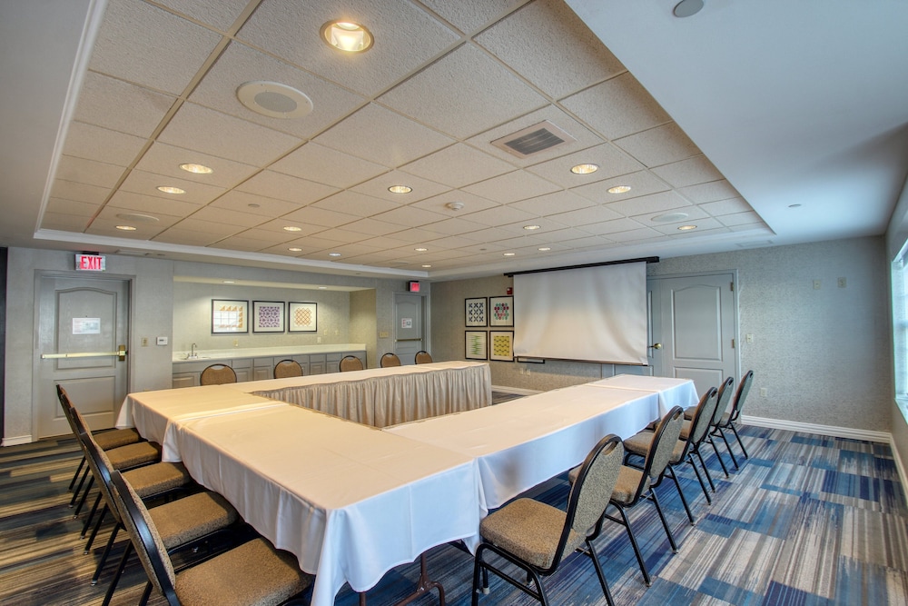 Holiday Inn Express Hotel & Suites Milwaukee Airport by IHG - photo 93
