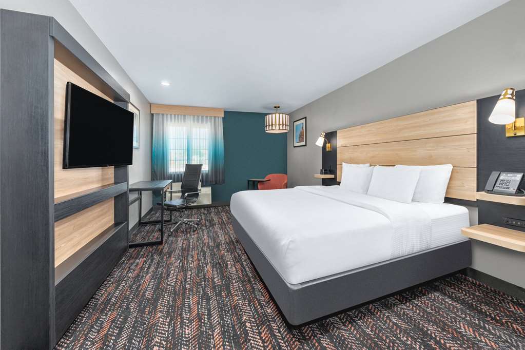 La Quinta Inn & Suites by Wyndham Woodway Waco South - photo 19