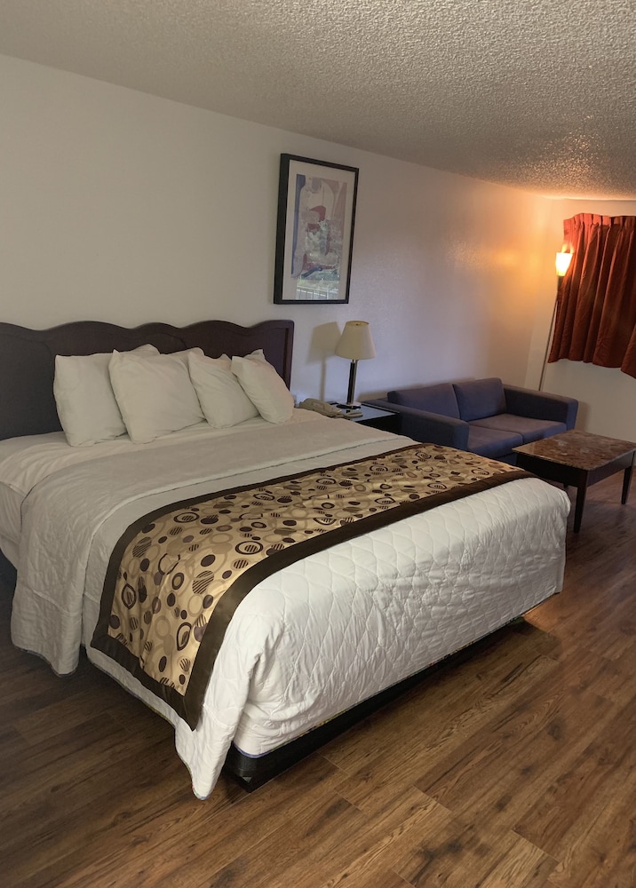 Smokey Point Motor Inn - photo 22