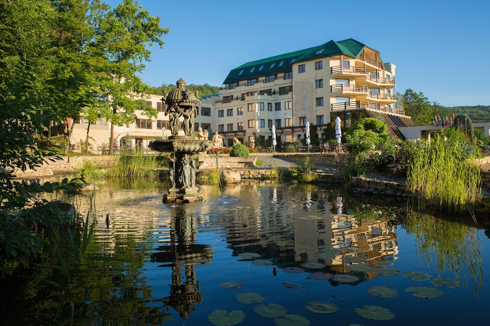 SunGarden Golf & SPA Resort — 4-Star Luxury Hotel in Baciu, Romania