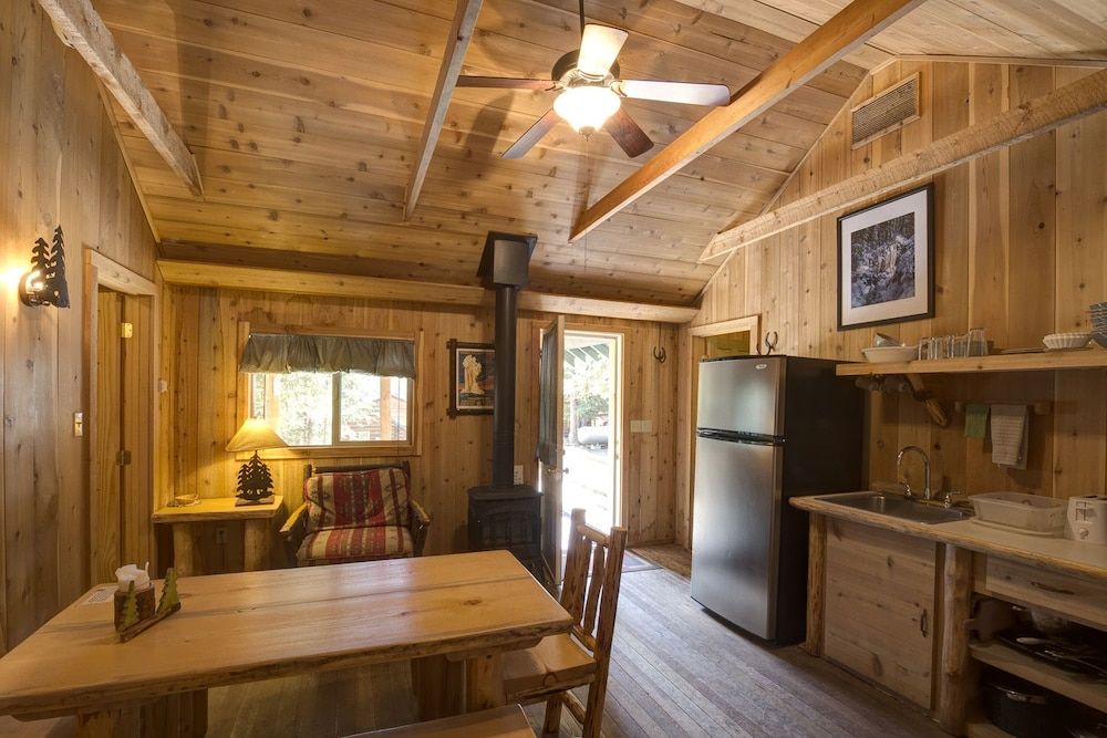 Silver Gate Lodging - photo 6