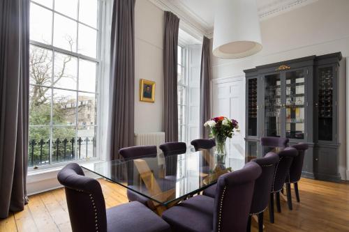 Magnificent Georgian 3 Bedroom Apartment in New Town — 4-Star Luxury Hotel in Edinburgh, United Kingdom