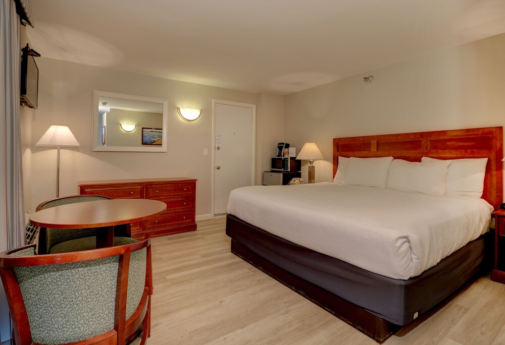 Atlantic Oceanfront Hotel - photo 7